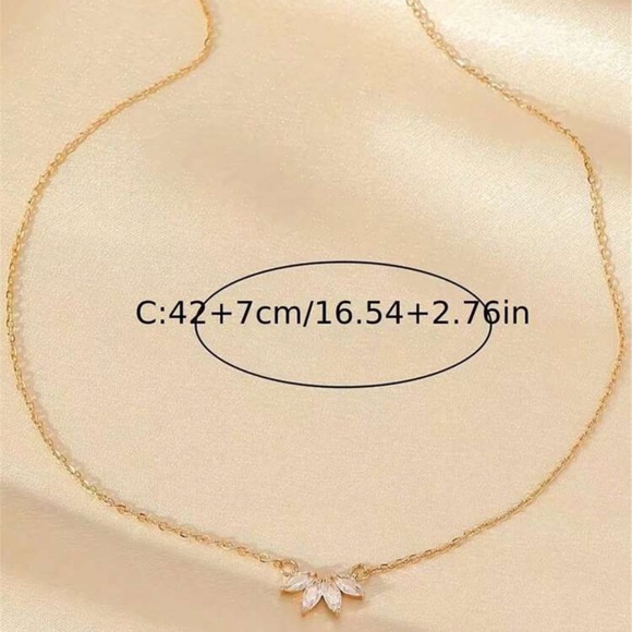 2/$10 NEW! Flower Pendant Necklace Boho Cute Sequin Dainty Summer Gold - Picture 4 of 4